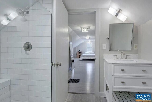 Building Photo - 1601 Del Mar Dr