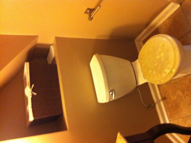 Building Photo - 7015 Sutherland Ave