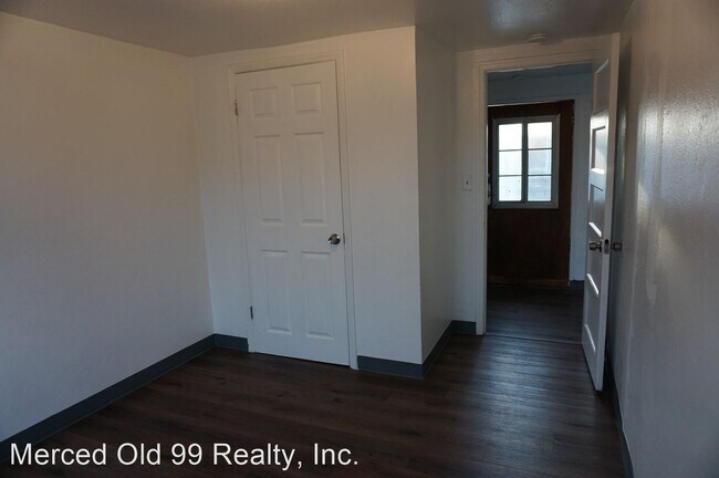 Building Photo - 2 br, 1 bath House - 2985 E Childs