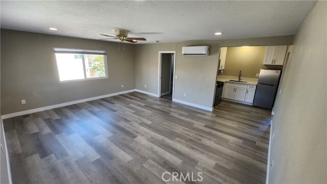 Building Photo - 984 El Camino Dr