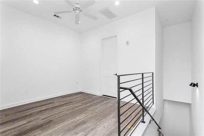 Building Photo - 2804 S 1st St