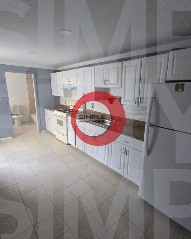 Primary Photo - 4 Bedroom / 2 bathroom house