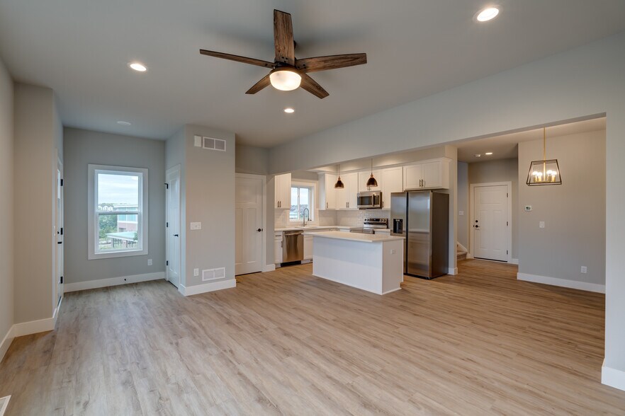 Building Photo - 137 Prairie Heights Dr