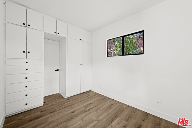 Building Photo - 1027 Acanto Pl