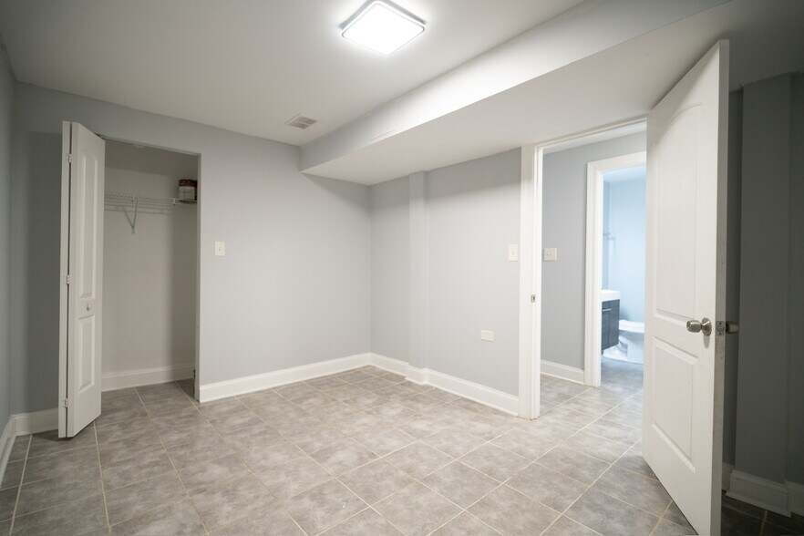 Building Photo - 7522 S Langley Ave