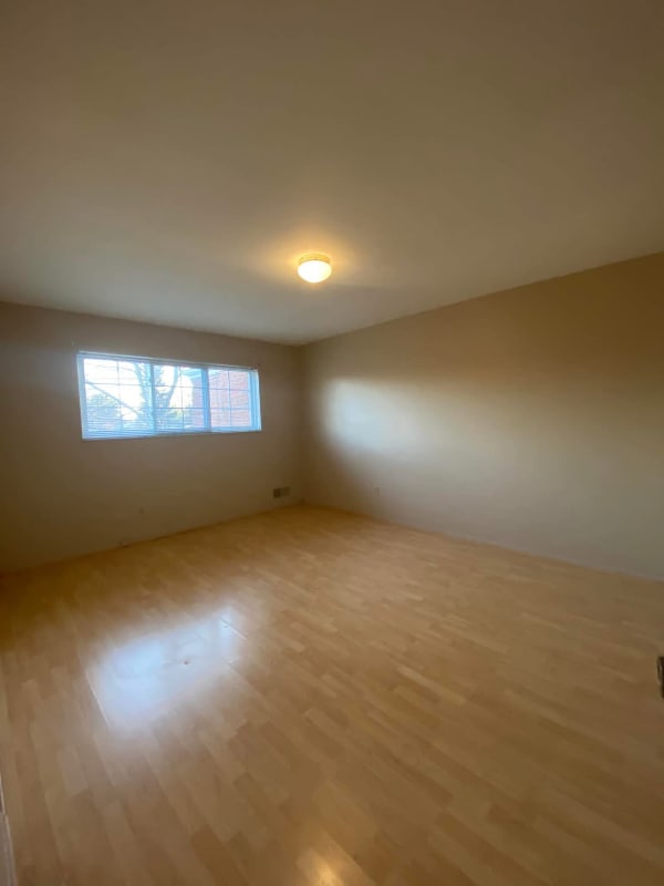 Building Photo - 628 E Fox Hills Dr