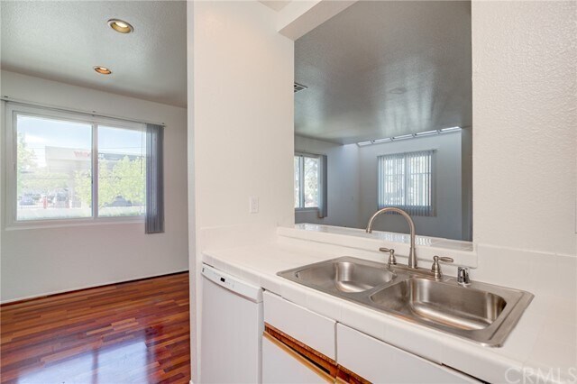 Building Photo - 436 E Spruce Ave