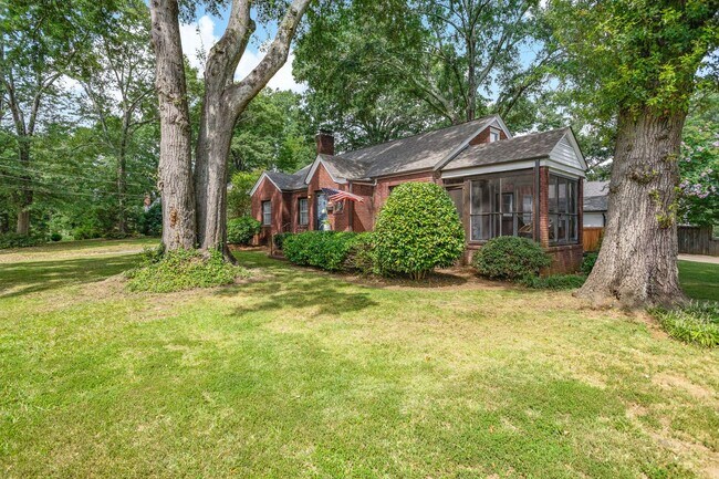 Building Photo - Class Brick Cottage with Modern Comforts in Historic Overbrook