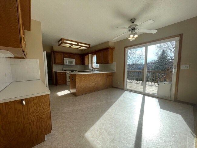 Building Photo - Bellevue Home for Rent