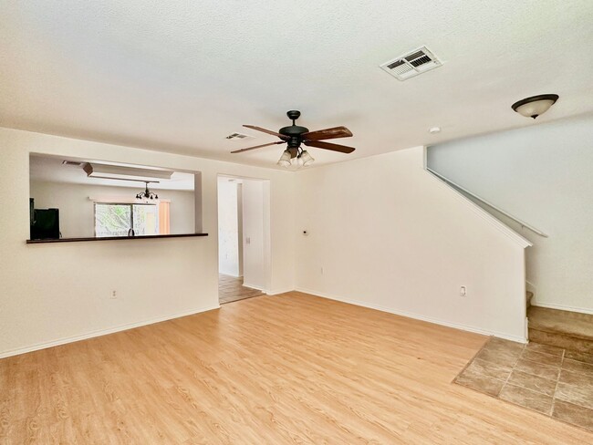Building Photo - Spacious 3x2.5 South Austin Home