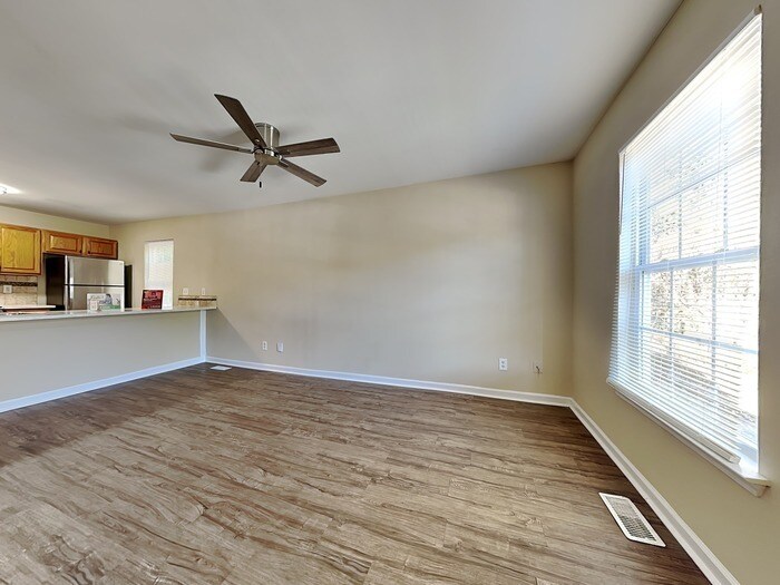 Building Photo - 6227 Dumont Ln