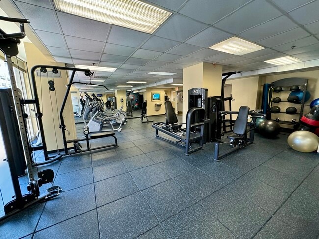 Building Photo - 200 N Dearborn St