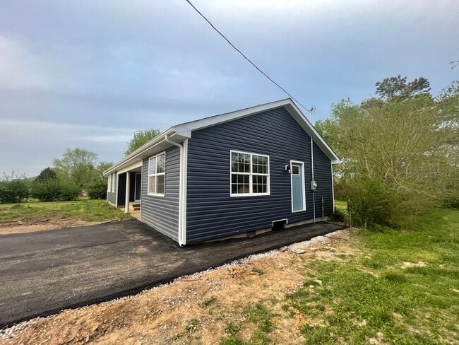Building Photo - 2 Bedroom House Benton City Limits