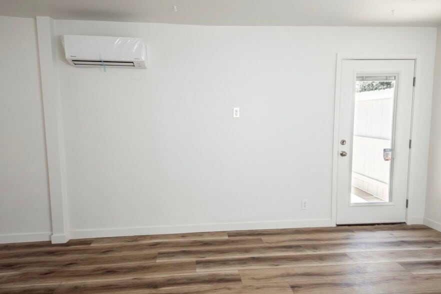 Building Photo - 439 S Evergreen Ave