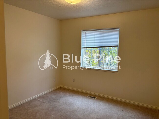 Building Photo - 3863 Ridgeview Cir