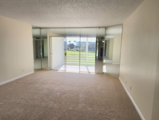 Building Photo - 4700 Lucerne Lakes Blvd W