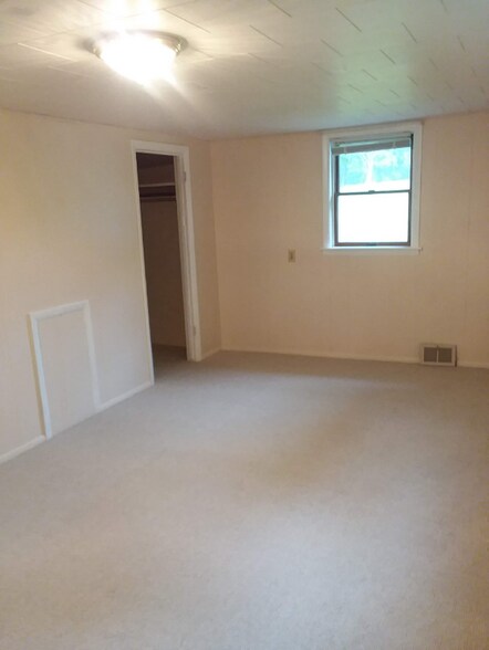 Building Photo - 150 T585