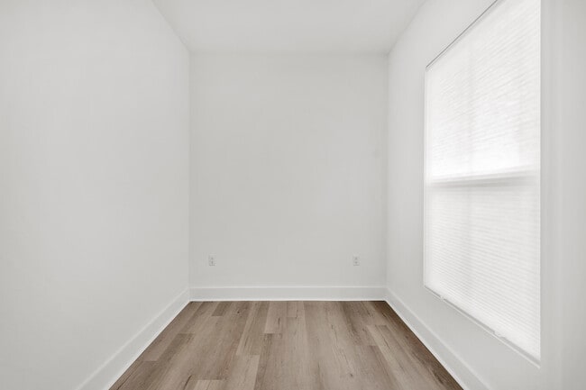 Building Photo - 17 N L St