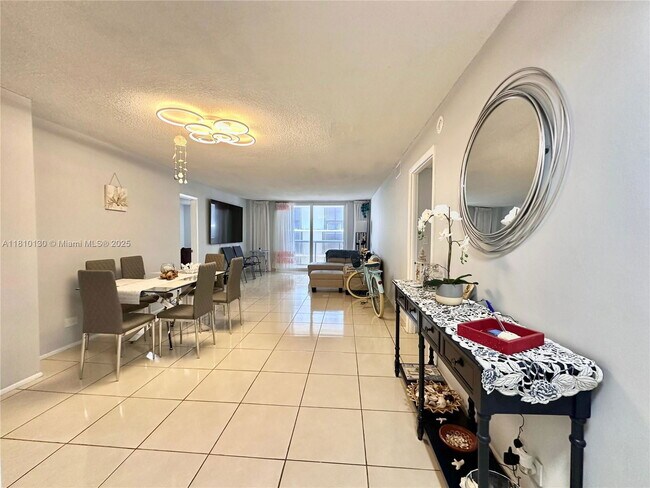 Building Photo - 6039 Collins Ave