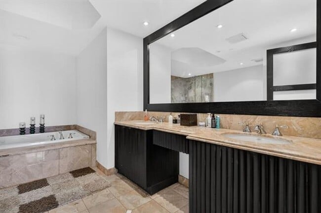 Building Photo - 9595 Collins Ave Ave