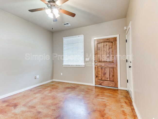 Building Photo - 2874 Muzzy St