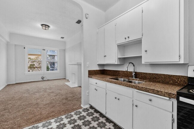 Building Photo - Lovely Hillcrest One bedroom apartment