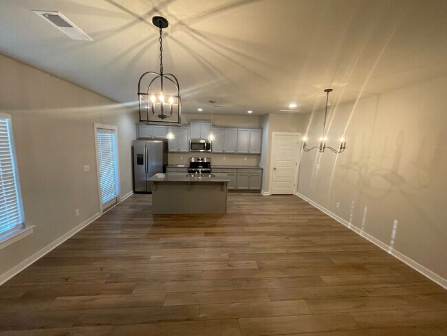 Building Photo - Home for Rent in Weaver, AL!!!  View with 48 Hours Notice!