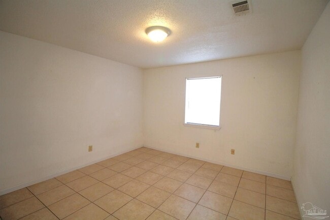 Building Photo - 3352 Green Briar Cir