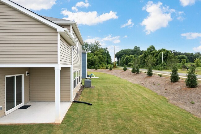 Building Photo - Convenient, Spacious and Move-in Ready 5 Bed/3 Bath Home in Mebane