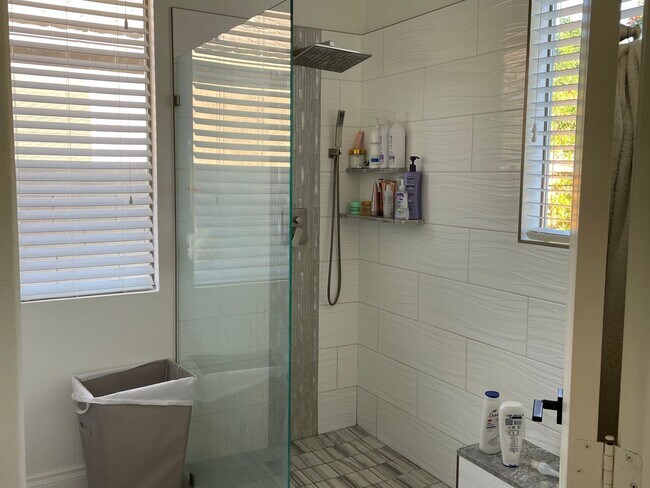 Building Photo - PRIVATE POOL, ADORABLE 3 Bedroom/2 Bath in Dobson Place