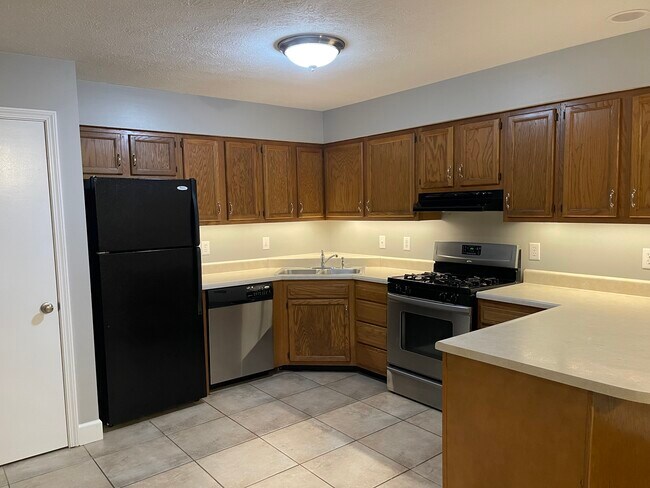 Building Photo - 4036 Oakbrook Ct