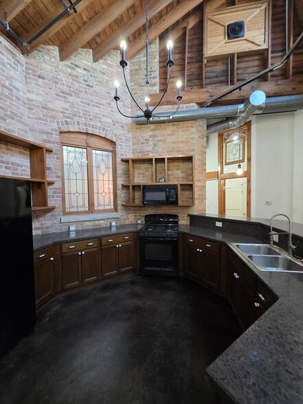 Building Photo - 280 Hutchins Ct