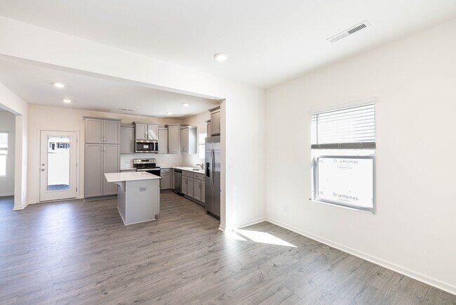 Building Photo - BEAUTIFUL 4 Bedroom Home Piedmont School D...