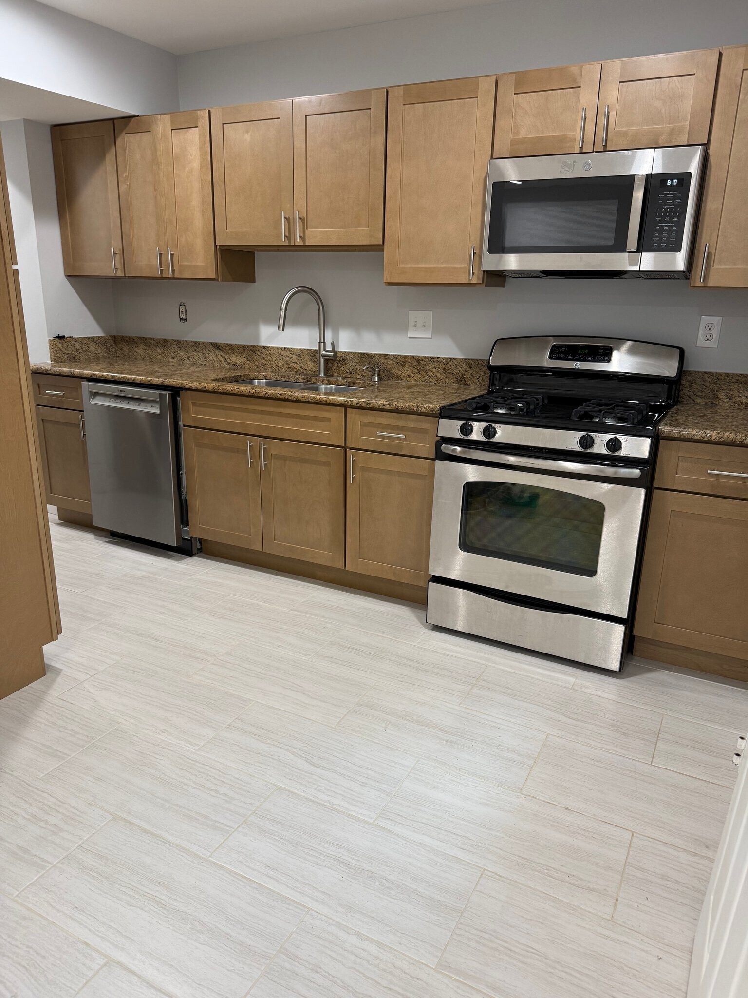 Building Photo - 8238 Imperial Dr