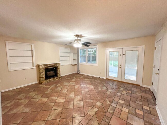 Building Photo - 5891 Avondale Rd