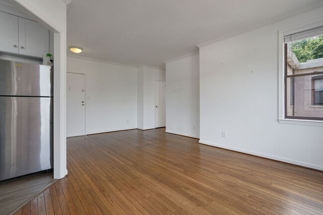 Building Photo - One month free rent with a lease start dat...