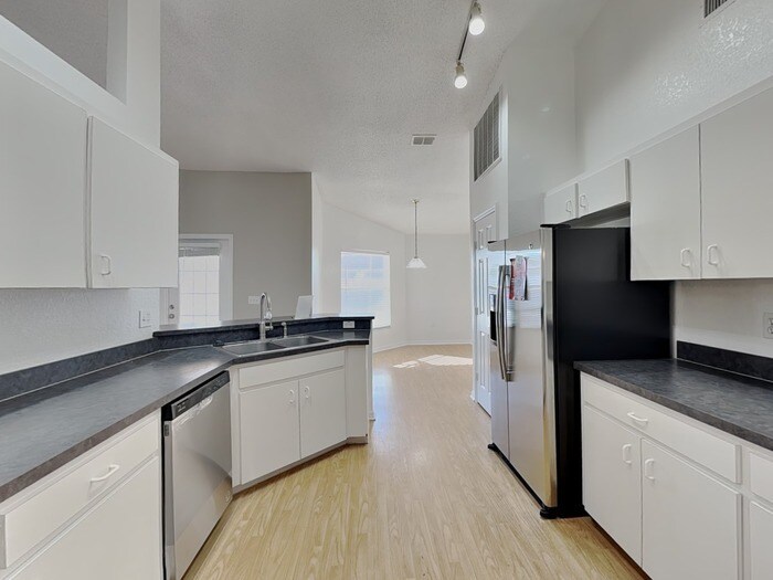 Building Photo - 7691 Canterbury Cir