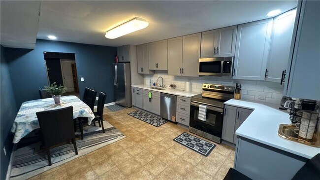 Building Photo - 180 Village Green Ct SW