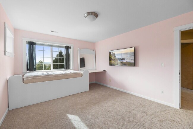 Building Photo - Beautiful, Spacious, Damascus Home with Incredible Views