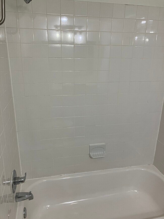 Building Photo - 9 Wabash Cove