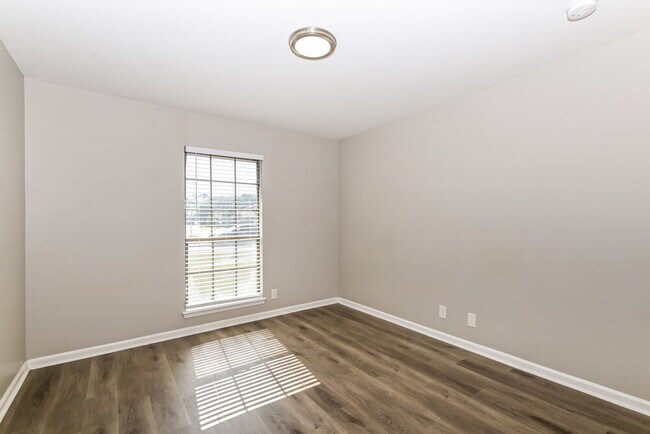 Building Photo - 5551 Edenfield Rd