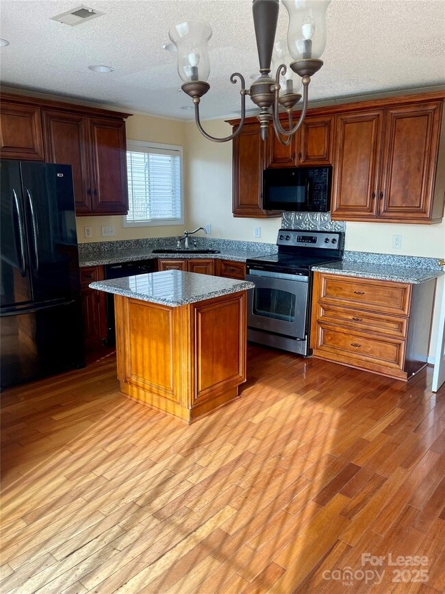 Building Photo - 3823 Thomas Ridge Dr