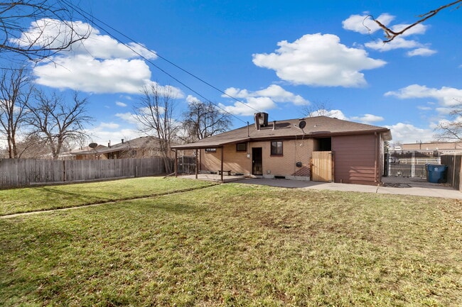 Building Photo - 7048 Lipan St