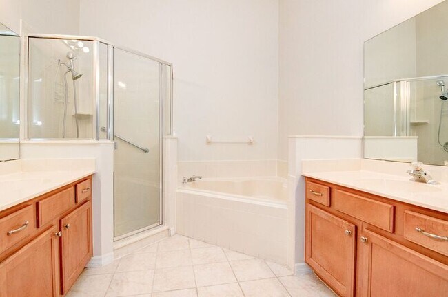 Building Photo - 9853 Portofino Dr