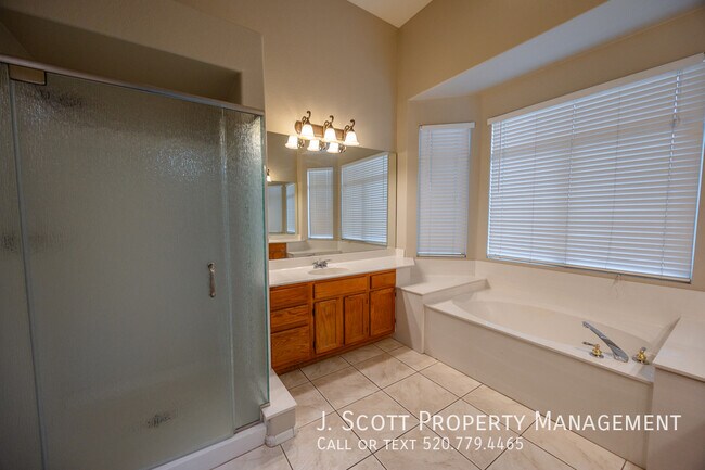 Building Photo - 7417 W Candelaria Dr