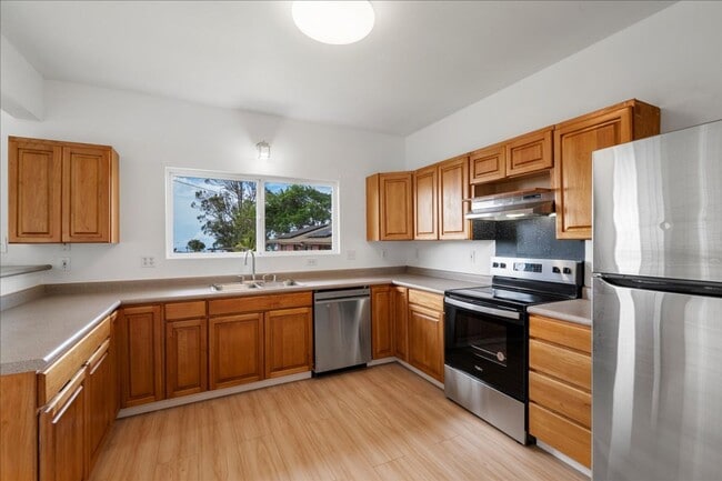 Building Photo - 3 Bed/ 2.5 Bath Two-Story Home with Yard and Garage