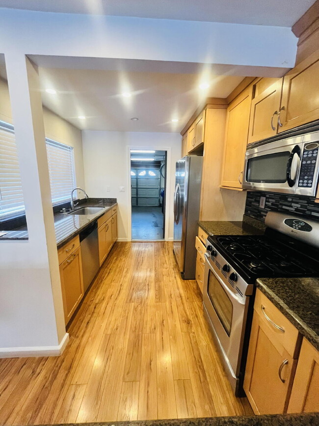 Building Photo - $3,000 - 2 Bed / 2 Bath Condo in Oceanside