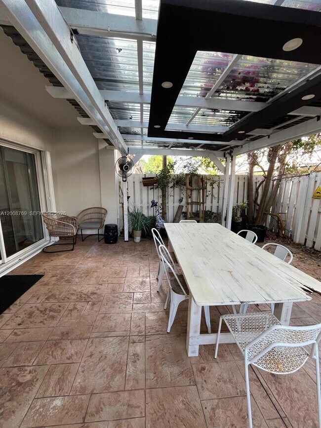 Building Photo - 7451 SW 163rd Ct