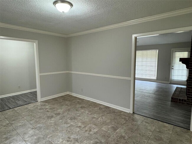 Building Photo - 2233 W Aberdeen Dr