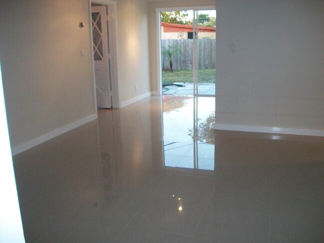 Building Photo - 4493 SW 49th Ct